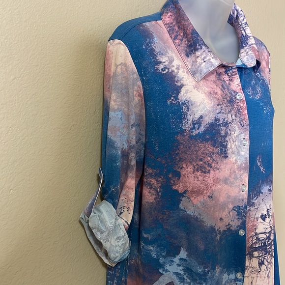 LuLaRoe Valentina button up blouse NWT - Picture 5 of 8